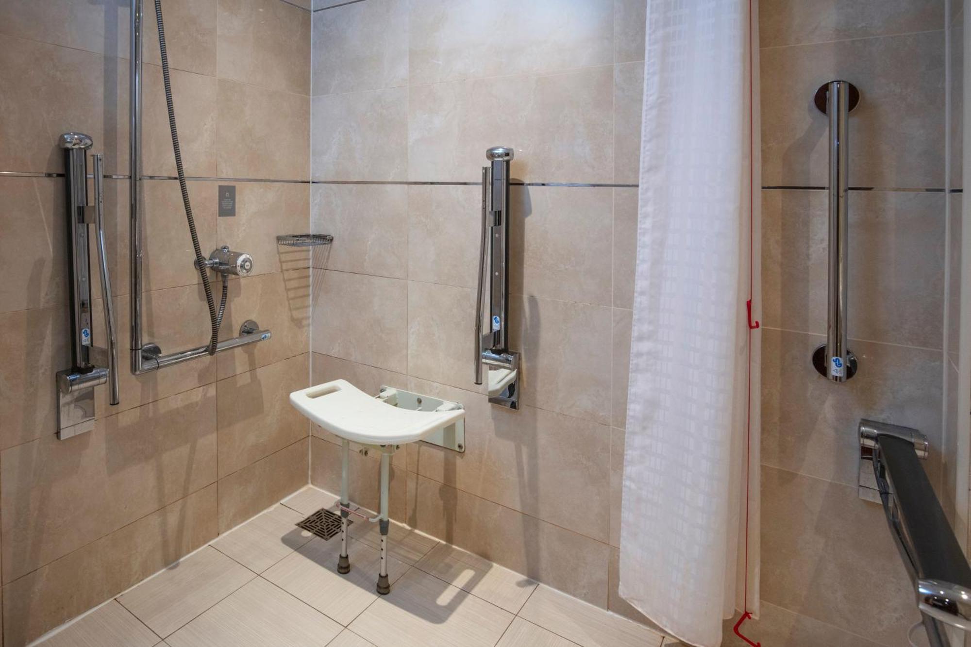 Classic Double Accessible Modern Wing