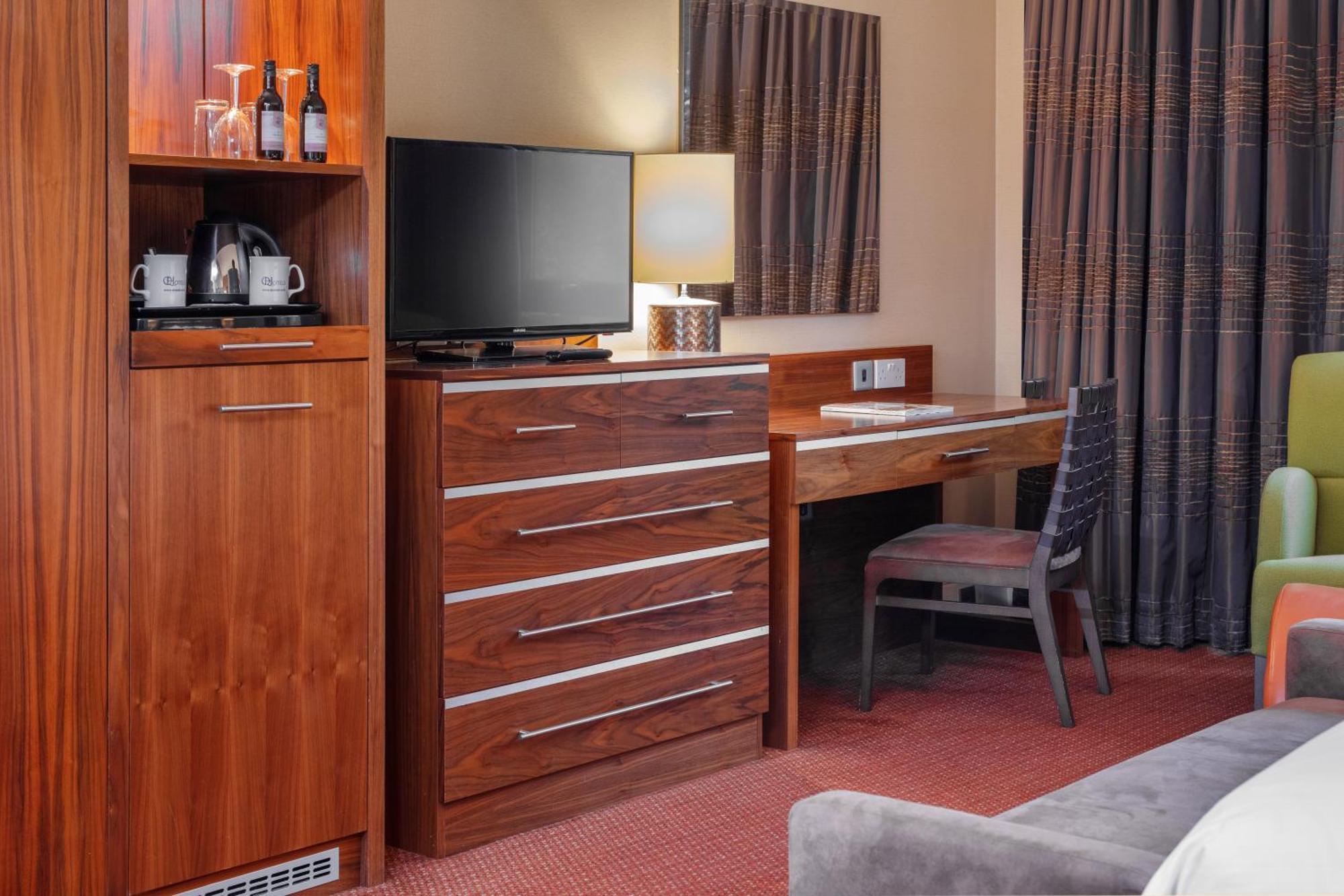Superior King Room Modern Wing