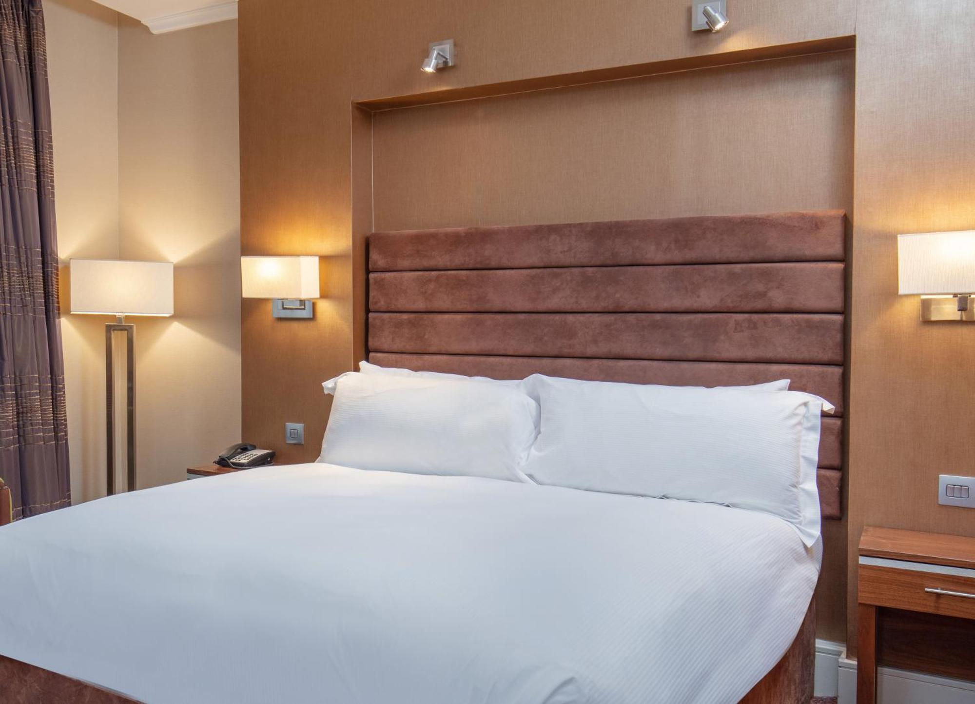 Superior King Room Modern Wing